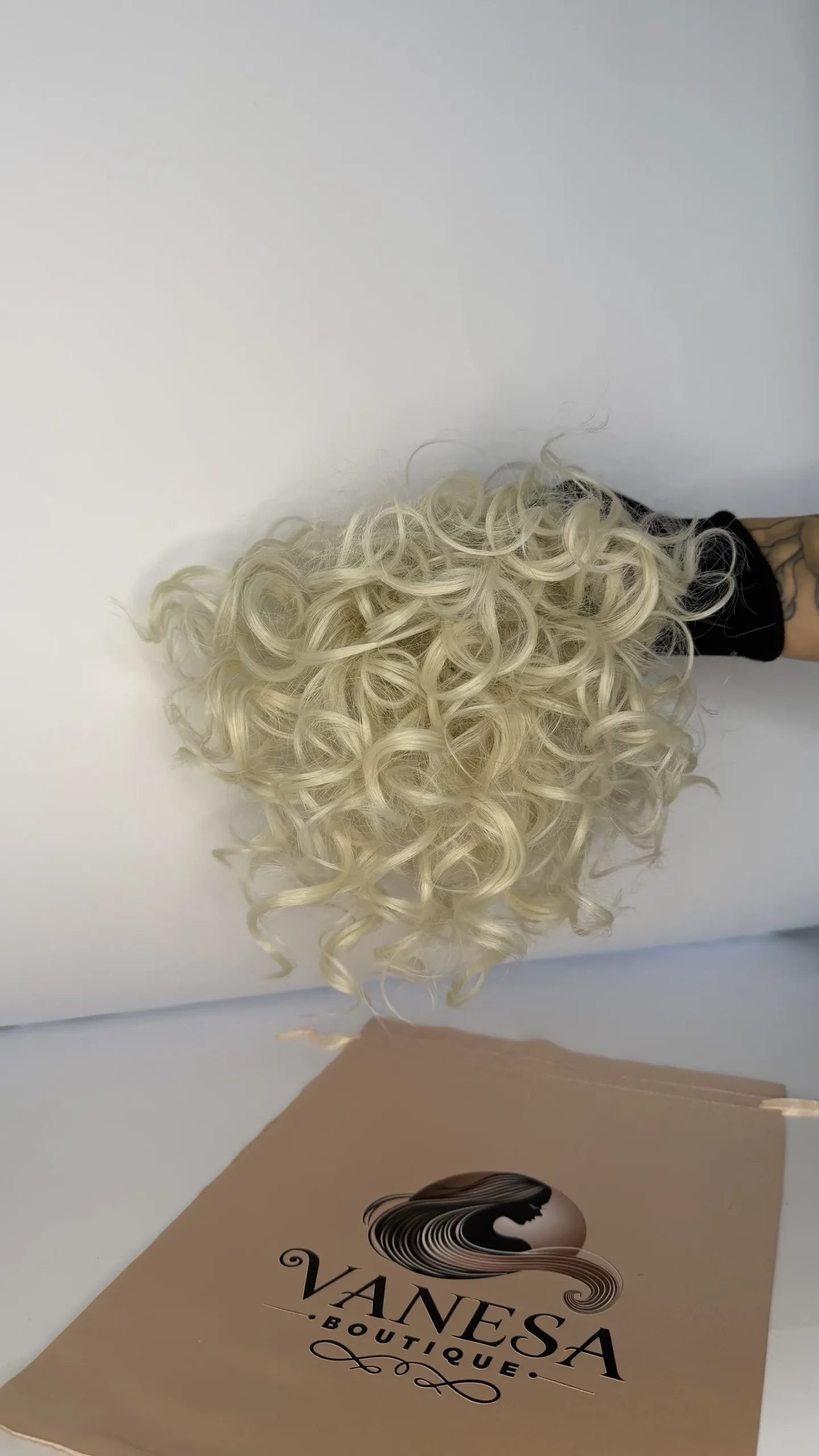 Cocoche Dari / color: White blond
